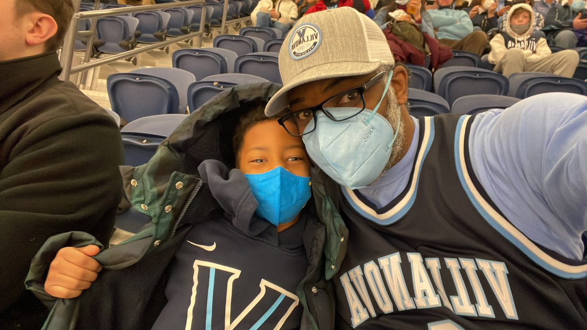 19Deuce06's tweet photo. Made it a Alma Mater game day! With the Lil Genius #novavsstjohns #gocats #classof00 #vuba #futurevillanovan https://t.co/PNf3rKBg2E