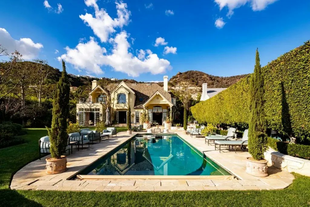 CoastalHomesOC's tweet photo. Inside a Refined Estate in Pacific Palisades - @sothebysrealty 
https://t.co/YPgl2eo56j
#pacificsothebysinternationalrealty #pacificsothebysrealty #onlysothebysrealty #sothebysrealty #WeArePSIR #powerofthenetwork #nothingcompares #RealEstate #realestatemarketing #realestatenews https://t.co/yKL5neStb8
