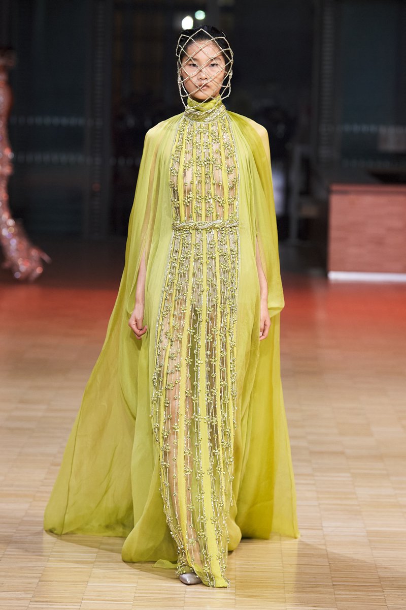 VogueRunway's tweet photo. See Elie Saab's spring 2022 couture collection: https://t.co/Jjt1Vq6w2Y https://t.co/QAPMbUWsvc