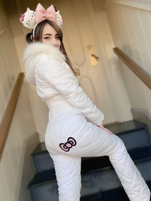 Cold disney days 🐱 https://t.co/zsjHqbxI90