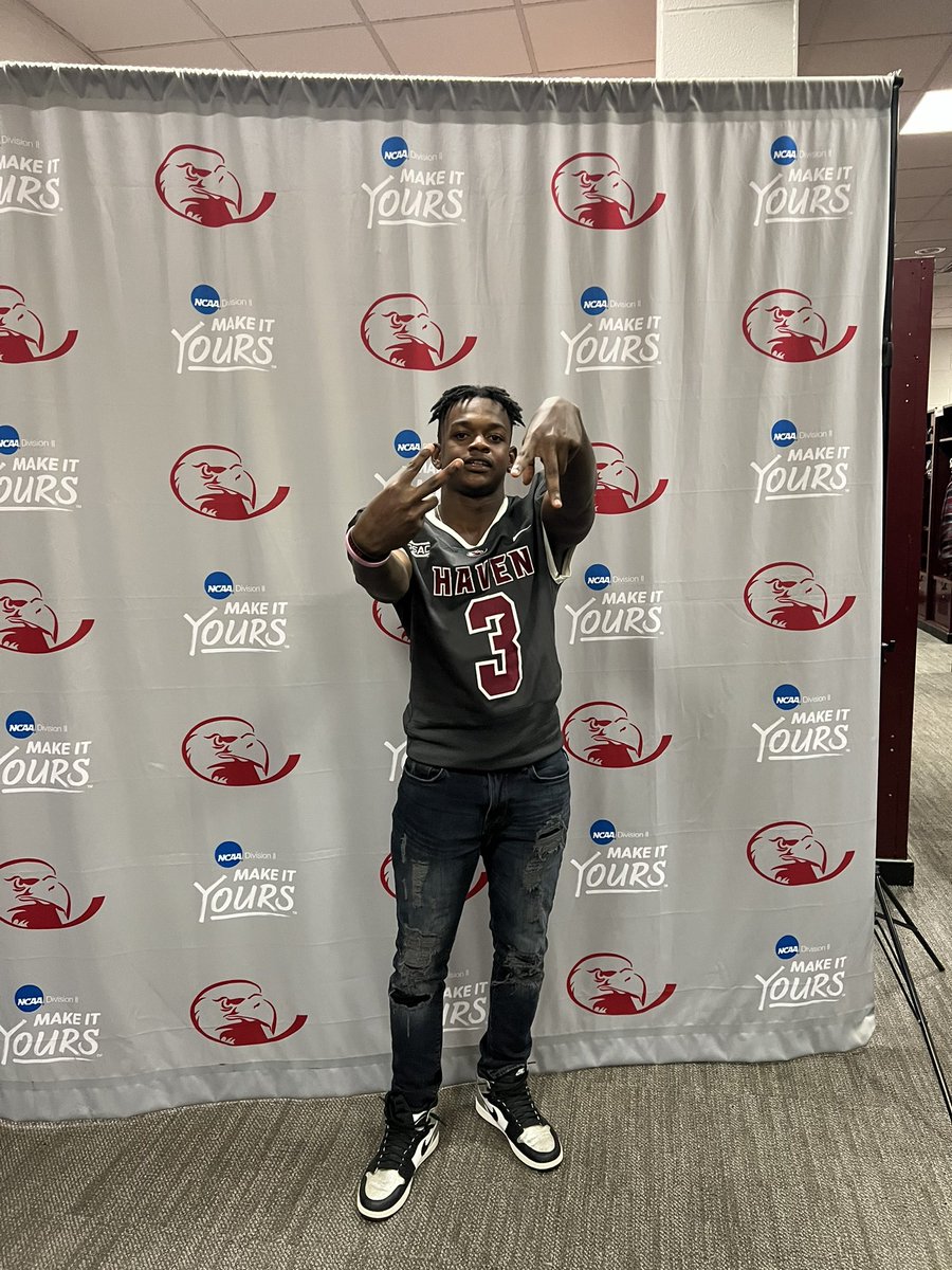 _QuaDeberry_'s tweet photo. Had a great visit at Lock Haven!Thanks for having me @CoachBrown_LHU  @LHUCoachHubbard @warriorfbsmhs https://t.co/PMtBCFyFn9