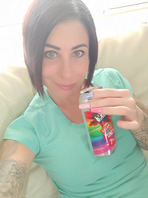 Cheers to the weekend baby 🍸🍸 https://t.co/NxfHQRLbK9