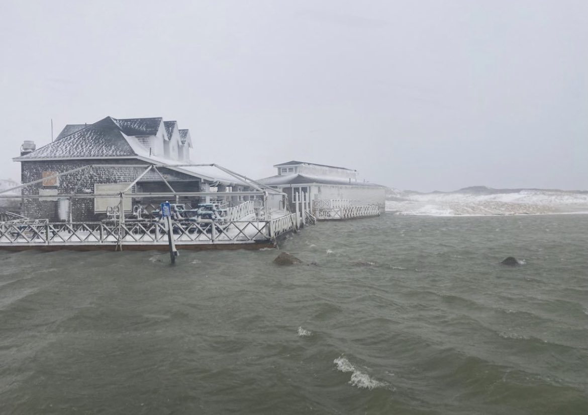 The Jetties Beach concession area, yowza 😳 #nantucket 

📸: Kevin Ramos