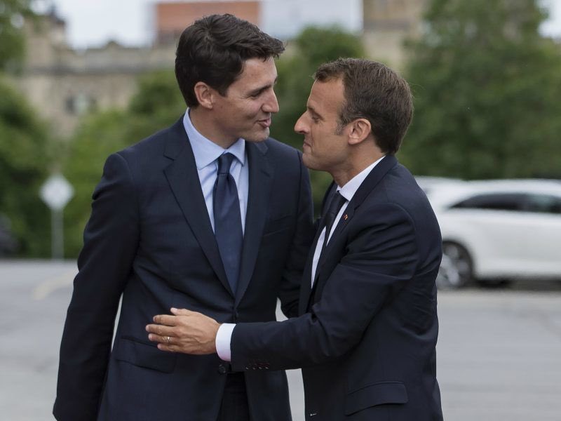 Ovalie58's tweet photo. #Trudeau #Macron c’est #JeanMichelTrogneux qui va être jaloux https://t.co/ISEaWIPj0s