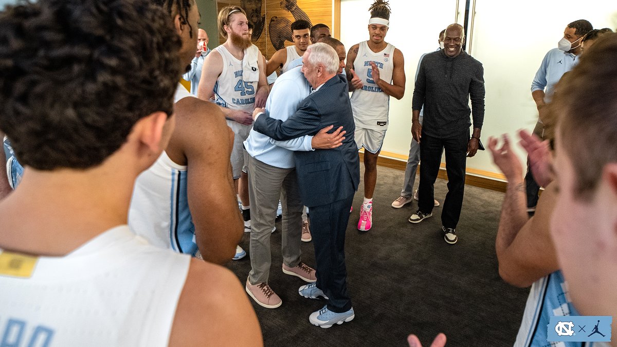UNC_Basketball's tweet photo. 𝐅𝐚𝐦𝐢𝐥𝐲 𝐓𝐢𝐞𝐬 🤝 https://t.co/CxUKlGjHeJ