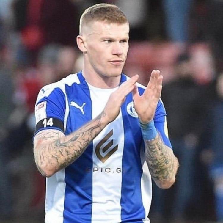irish_pics's tweet photo. Wigan and Ireland’s James McClean respectfully remembers the 14 innocent civilians murdered on Bloody Sunday 50 years ago by wearing a black armband #BloodySunday50 https://t.co/9ixvvceHwf