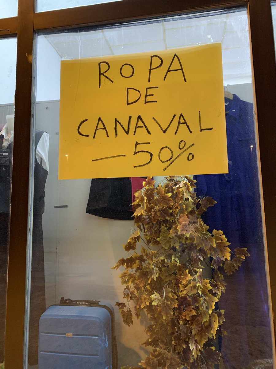 Elisacasq's tweet photo. @elmonaguillo ya hay ropa de Canaval en rebajas! https://t.co/QlkaXQnB8t