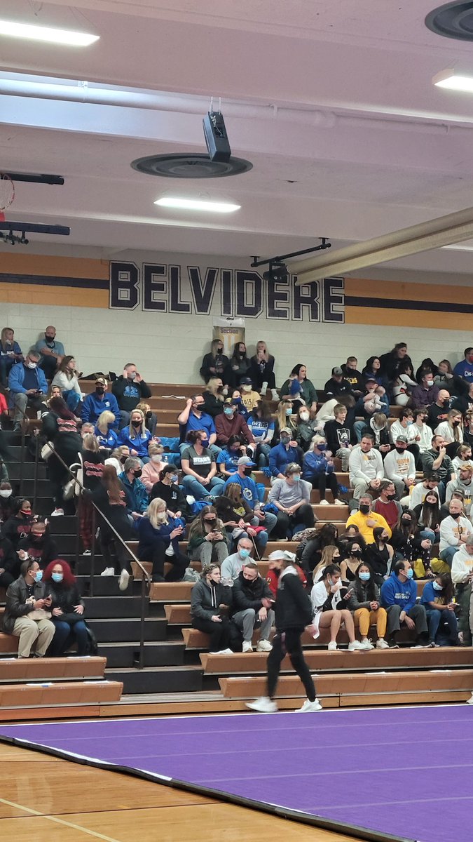 In our opinion, they saved the best for last here at Cheer Sectionals 😉. Shout out to the @LZHScheer fans for making the trek to Belvidere HS to support the girls. Go Bears! 5 min until showtime!! #GoBears #lznation