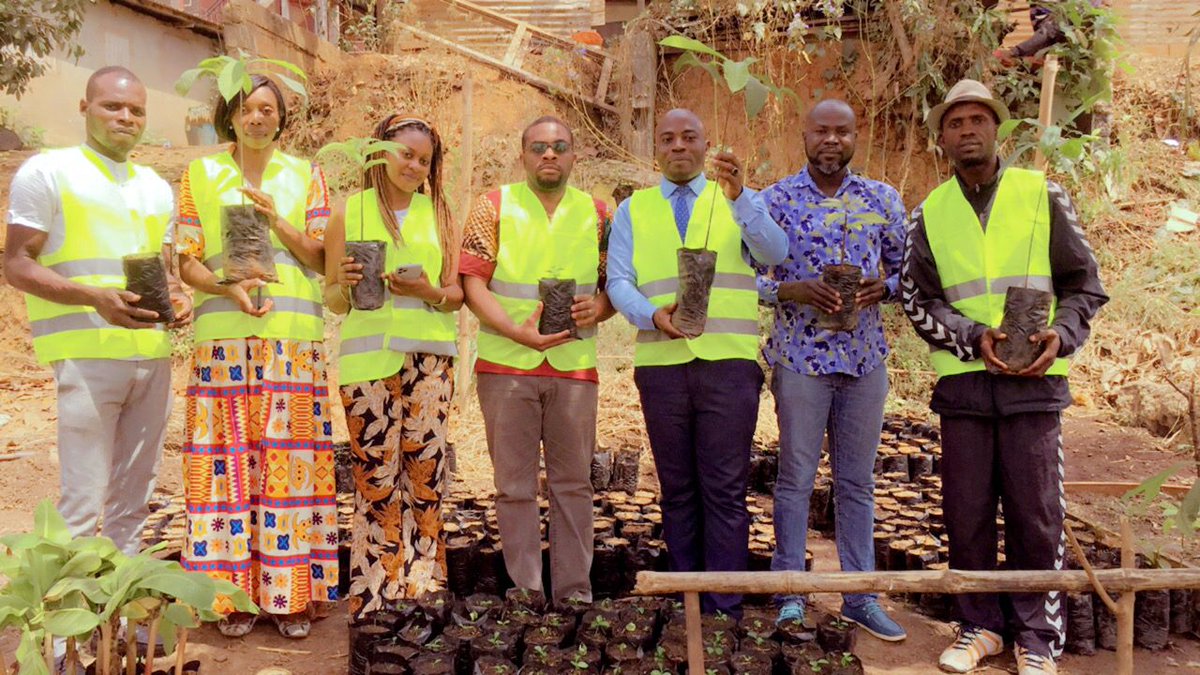 usfe_inter's tweet photo. L'équipe de l'USFE s'engage dans la restauration des écosystèmes dégradés. #SDG15 https://t.co/UD6CTJl1Dw