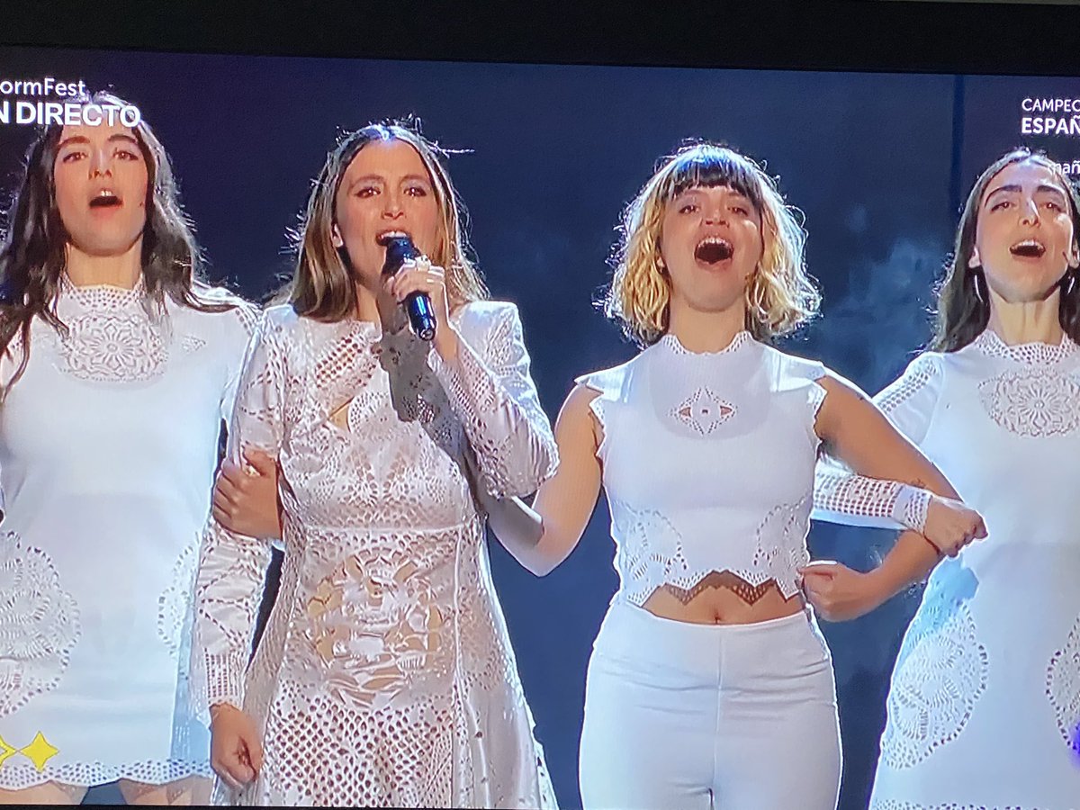 Nuestra diosa <a href="/rigobandini/">Rigoberta Bandini</a> ❤️
Es que no supero este momento en el que se entrelazan los brazos 

#BenidormFest