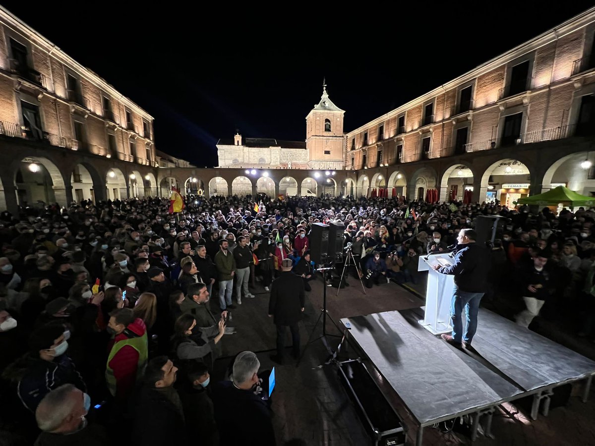 gredosdaniel's tweet image. Menudo chupinazo de @Santi_ABASCAL en Ávila. 

El Chico se quedó chico.