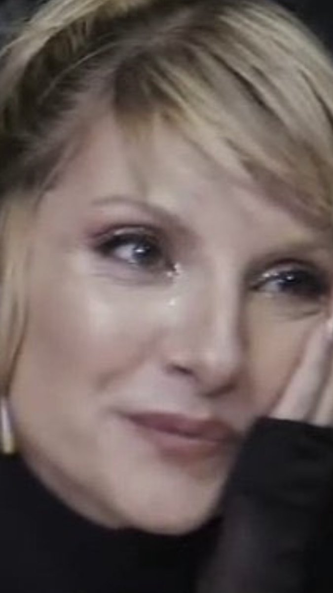 sinadiemequiere's tweet photo. a najwa casi nunca le importa perder premios pero eso se siente q a ella le dolió en el corazón, mismo q un poco, perder una vez más 🥺 https://t.co/K2YiPKbzcK