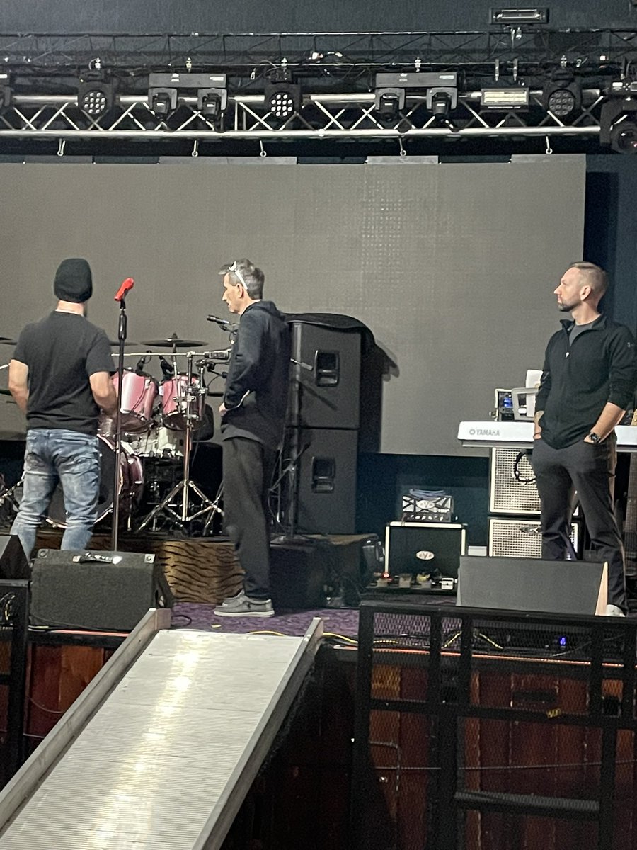 TuckersAugust's tweet photo. @Hey #LNK these 3 guitarist are gonna be shredding tonight @theroyalgrove for @AmericanCancer https://t.co/kKQm1W96yn