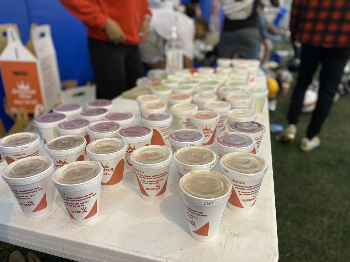 Elite3Recruits's tweet photo. Thank you to our sponsor @SmoothieKing for keeping our Nashville All Americans fueled, safe, and smiling. #SmoothieKing #NashvilleAABowl #AllAmerican https://t.co/lhzQJ9reBJ
