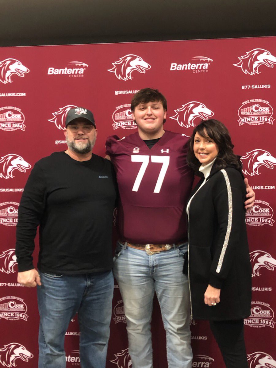 Had a great Junior Day visit at SIU! Thank you coaches for having me out! #GoSouthernGo  <a href="/SIU_Football/">Saluki Football</a> <a href="/Dawgs_FB/">Dawgs Football</a> <a href="/17NickHill/">Nick Hill</a> <a href="/Coach_DClark/">Coach Dan Clark</a> <a href="/CoachPatPoore/">Pat Poore</a> @Coach_Julen @presley_19 <a href="/PrepRedzoneIL/">Prep Redzone Illinois</a> @PRZJordan <a href="/Ryan_Bennett77/">Coach Ryan Bennett</a> <a href="/hbg3schools/">Harrisburg CUSD#3</a> <a href="/BulldogStrengt1/">Bulldog Strength & Conditioning</a>