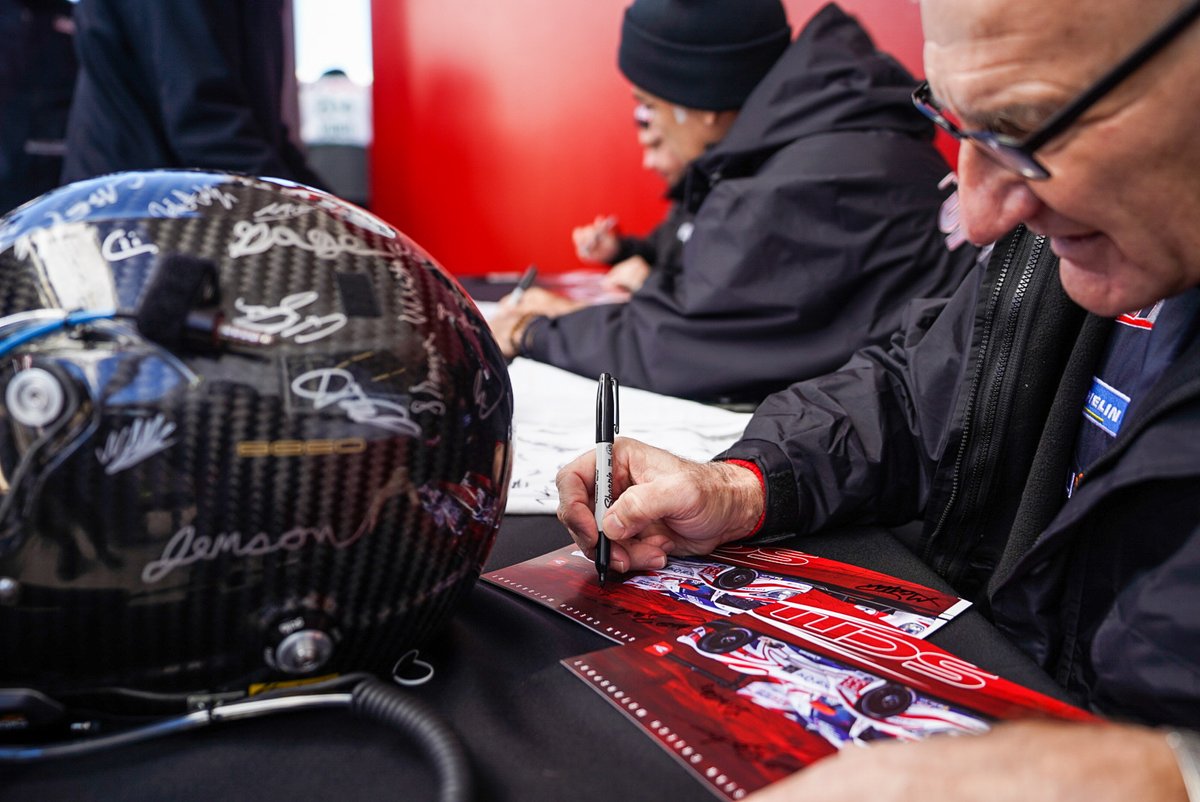FocalOneHIFU's tweet photo. Focal One driver Lance Willsey exchanging autographs with fans for good luck during today's big race, the 60th #Rolex24 at @DAYTONA.
https://t.co/Tn3FqF3A3k | #RacingAgainstProstateCancer #FocalOne #FocalOneRacing #IMSA #seancreechms https://t.co/KMd1bZsvdT