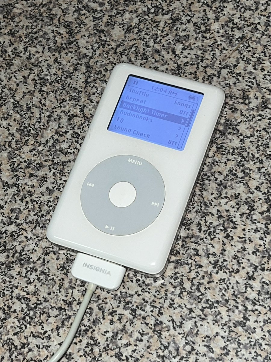 Mrquick1965's tweet image. October 2004 , @BestBuyCanada Best Buy Canada web site  Launch party everyone got an 4th Gen Ipod Classic , Engraved in the back  “Bestbuy.ca You made it happen OCT 2004” and it still works althoough the battery no longer holds a charge.