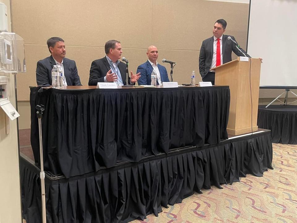 RoanokeConf's tweet photo. @jasonrantz moderating one of our breakout sessions. “Maxed out on Vaxxes and Taxes: Solutions to Government Overreach” with business owner Steve Gordon, Senate Republican Leader John Braun @SenatorBraun_ , and Rep. Peter Abbarno @PeterAbbarno. #roanoke2022 #roanokeconf https://t.co/1AL0cj1XZT