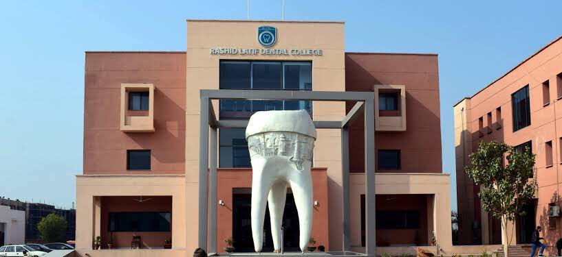 AliVaania's tweet photo. Alhamdullillah I got admission in BDS after such a long, tiring &amp; hectic journey. Can’t stop thanking Allah for blessing me with the best!! ❤️🥺 https://t.co/XeTT5y1716