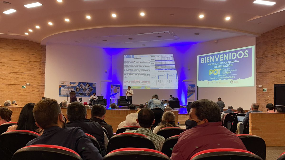 alejomichells's tweet photo. #PropiedadHorizontal en el marco del proceso de formulación del POT de @AlcaldiaMadrid acompañamos al Consejo Municipal de Propiedad Horizontal, se proyectan construir 35.000 viviendas nuevas que tendrán esta modalidad de hábitat a 2035. https://t.co/SxUNTChTTU