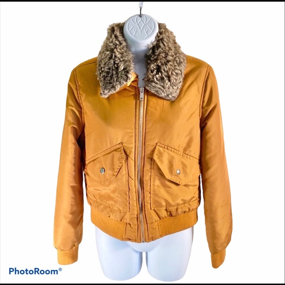 ChristinavHoek's tweet photo. So good I had to share! Check out all the items I'm loving on @Poshmarkapp #poshmark #fashion #style #shopmycloset #dreamgirl #juicycouture #wildfable: https://t.co/4Toq6T5dLG https://t.co/HFmkkZCnxe