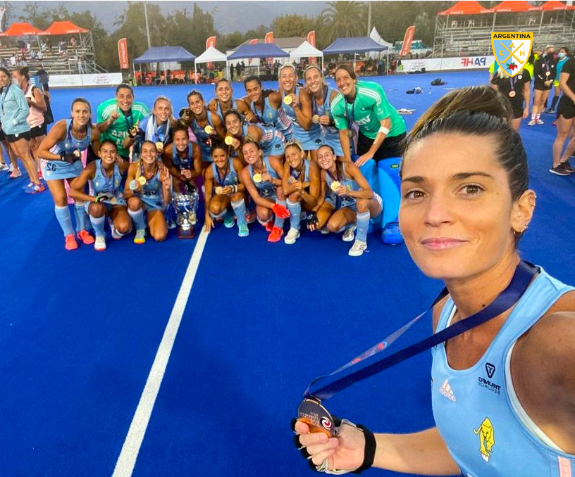 La selfie de las CAMPEONAS PANAMERICANAS 2022 🏅

#lasleonas🇦🇷 #CopaPanamericana2022🏆