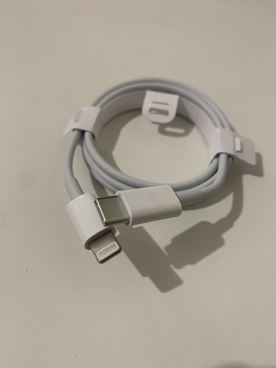 rustymutt's tweet photo. Dear @Apple , please tell me which end of this iPhone 13 cable I plug into the USB port of my car to use Apple Car Play? Or charge in my laptop, or the USB power points I have in my house? Cheers. https://t.co/7XNCDhWj4G