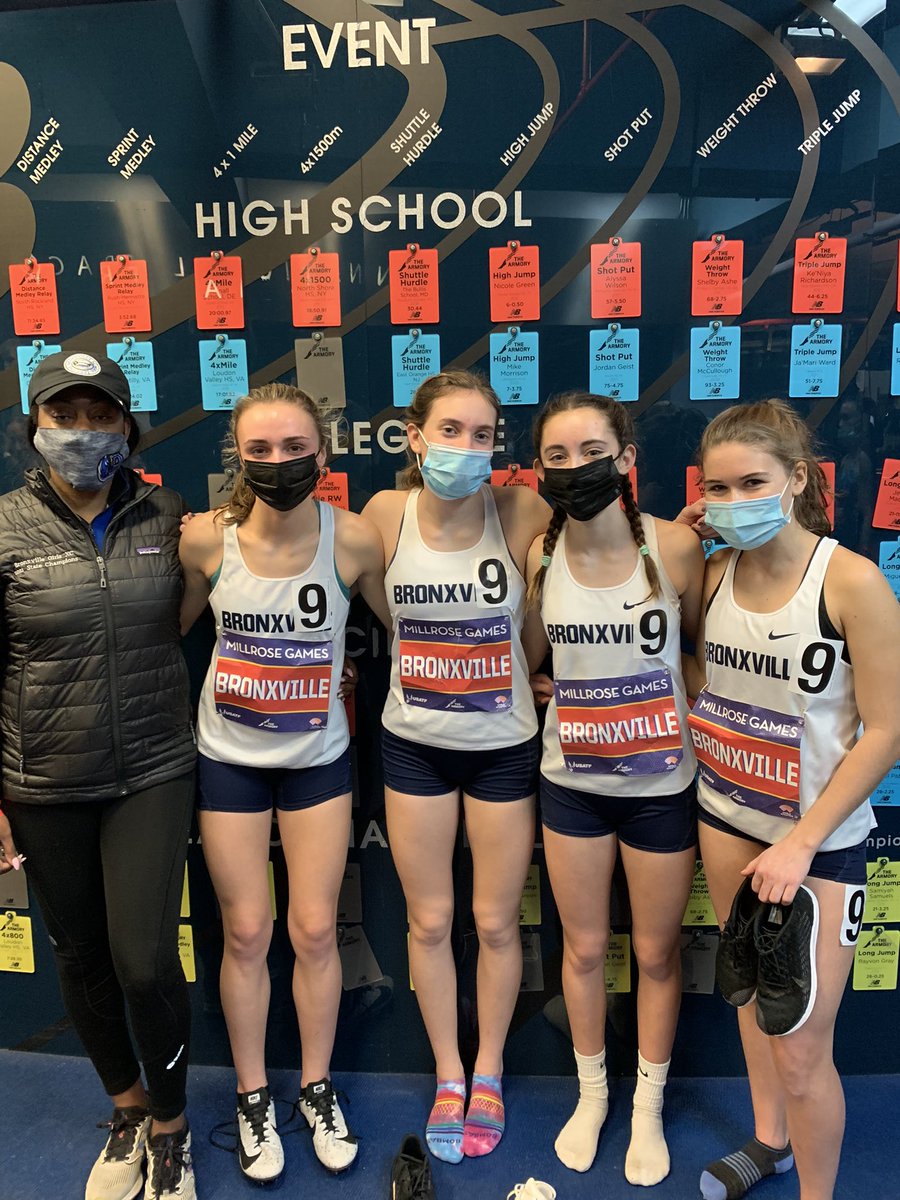 BronxvilleFB's tweet image. 🚨Nationals🚨 
Bronxville Broncos Qualify 
4x800 meter relay: Left to right: 
Coach Keana, Hope Hershberg, Katharine 'Hare, Madelyn Williams,
Ava Black