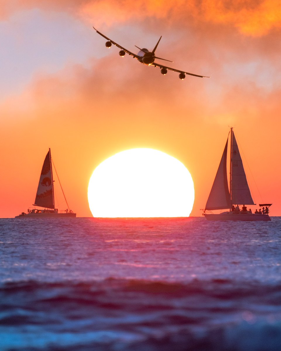 800mm sunsets are 🔥 #Hawaii #Canon