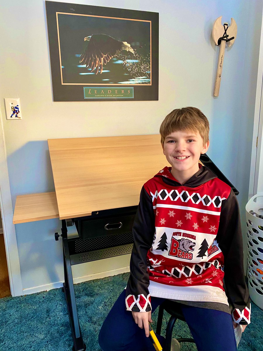 MuskokaCoach18's tweet photo. Saturdayโs are for sketching
Afternoon project complete. The Riot just helped build his new art table
Teach your kids how to handle tools and follow instructions. They are valuable life skills they will always use
#saturdayproject #lifelessons https://t.co/peYanO6vuq