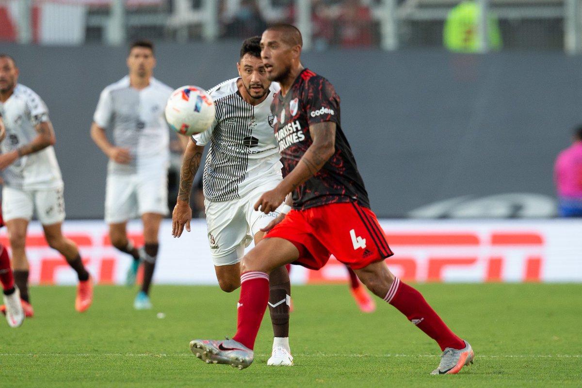 caplatense's tweet photo. [Fútbol] 🏆 #CopaLabruna

⏱️ PT 25' #Platense continúa perdiendo por la mínima ante el "Millonario", en el Monumental.

¡#VamosCalamares🦑! https://t.co/CyULUzUqM5