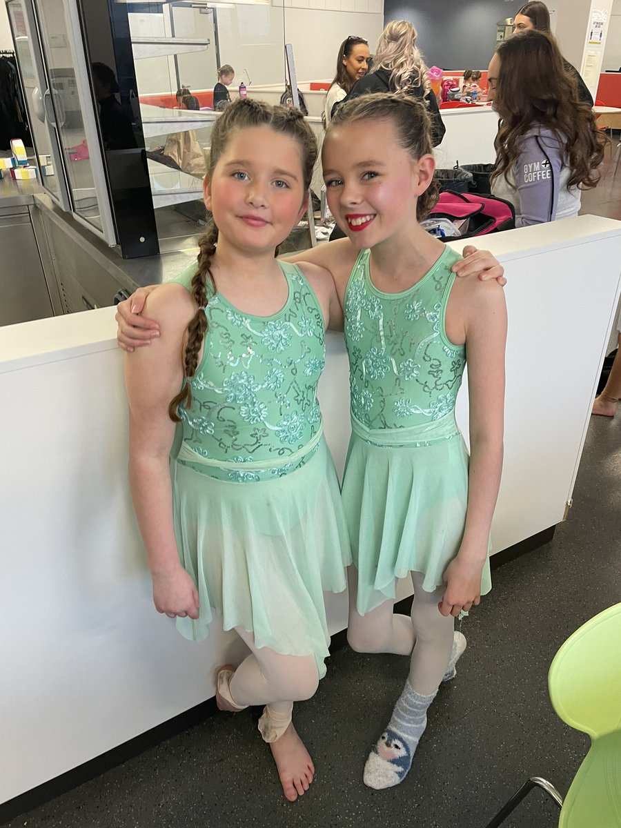 steph_finch30's tweet photo. Last night out partying..today 10 hour dance show day 🙈 #dancemum #showday #chaperone #slightlyregrettingmylifechoices #dutchplaitsfordays #mygirl #filterneeded 💚 https://t.co/mo0PgHsf6x