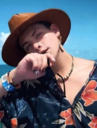 kevxruth's tweet photo. Holi, me llamo Ruth, tengo 17 años, soy de mi lindo Ecuador y conocí a kev por un meme de facebook lo se es gracioso pero se a convertido en alguien muy importante en mi vida, lo empecé a seguir en 2020 por su vibra y su humildad.
#IntegracionFamiliaDeKev #integracionKevlexista https://t.co/xAwunO3kRv