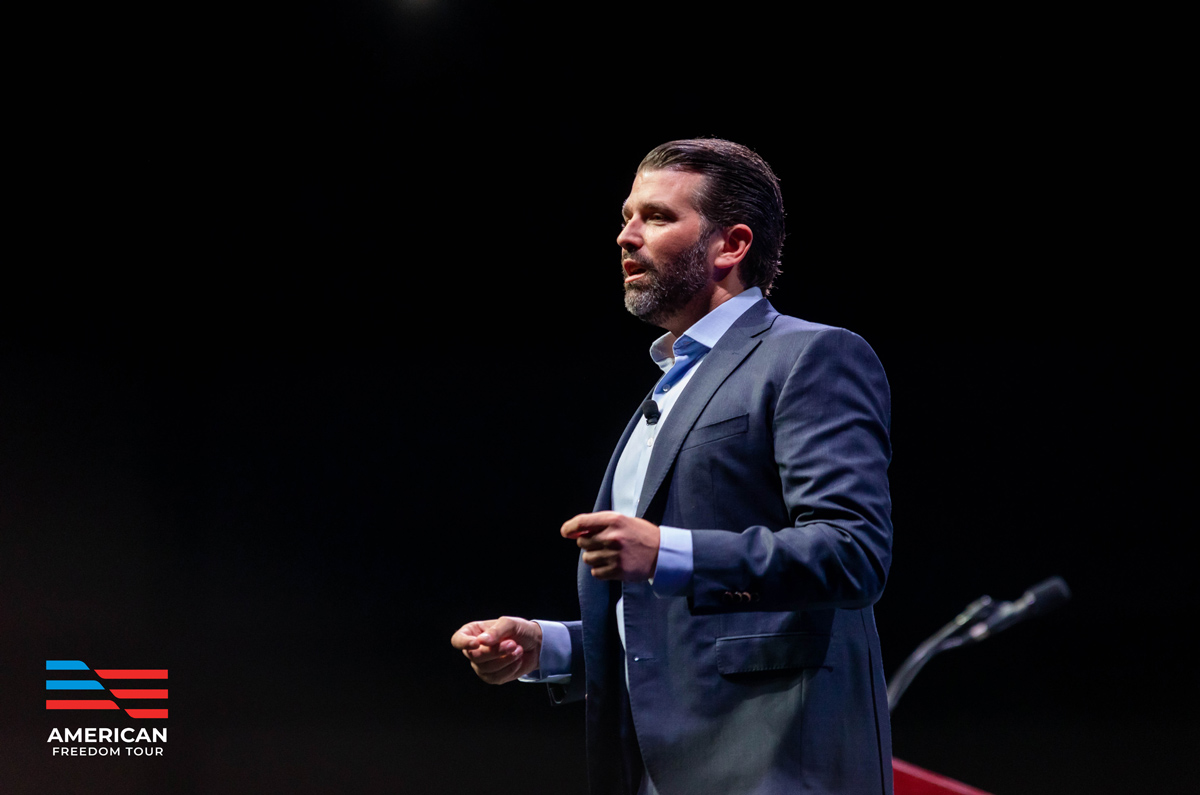 AmericaFreedomT's tweet photo. “It’s not all doom and gloom,” @DonaldJTrumpJr encouraged us at the #AmericanFreedomTour in Houston today. “The pendulum always overcorrects. American people are awake and are saying enough is enough.” 

📷  © 2022 Jonathan D. Williams - https://t.co/Wg2BiSY2u7 https://t.co/IBC8ftPme9