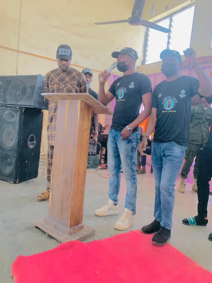 nanszoneD's tweet photo. In early hours of today, we gathered together as Nigerian Students at Eruwa Town in Oyo State to pay our last respect to one of our beloved brother Adegoke Timothy who was gruesomely murdered in November 2021.
#Justice4Timothy https://t.co/4Ob5KOIuqo