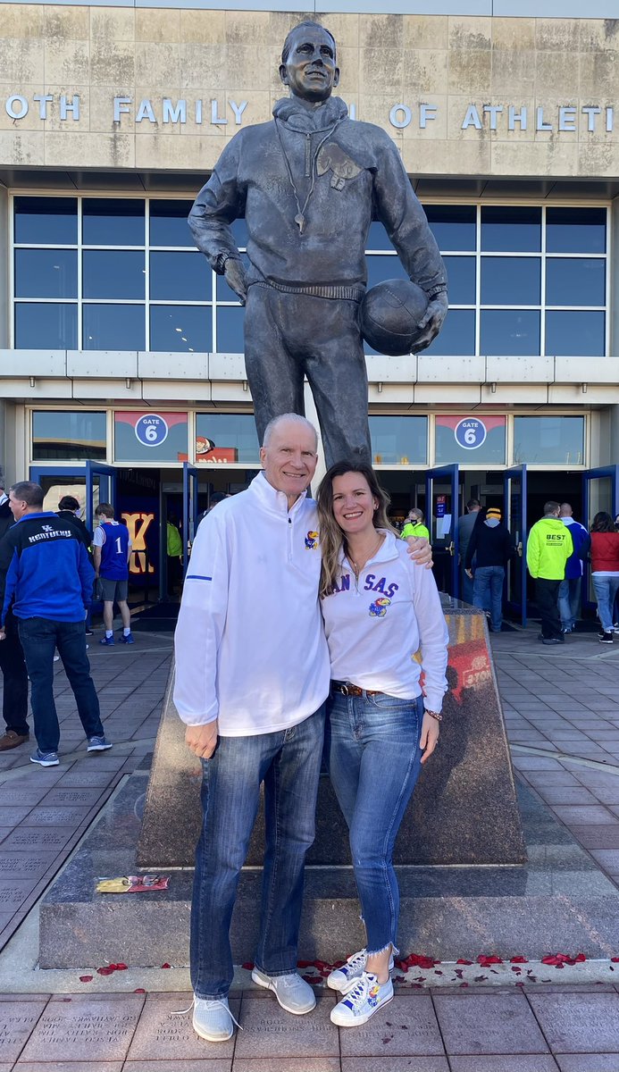 meganscheiderer's tweet photo. It’s awesome, baby. #rockchalk #kufanpix https://t.co/6TzVkT3ScG