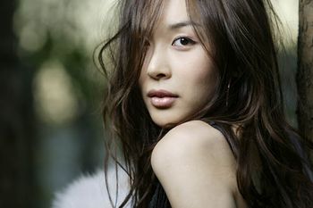 peachesnews's tweet photo. - #Harisu
Cantora, modelo e atriz, Harisu é conhecida como primeira celebridade transgênero da Coreia do Sul. A diva do pop coreano dos anos 2000 também foi a segunda pessoa no país a ter sua mudança de gênero legalmente reconhecida. https://t.co/ix4MscdgPy