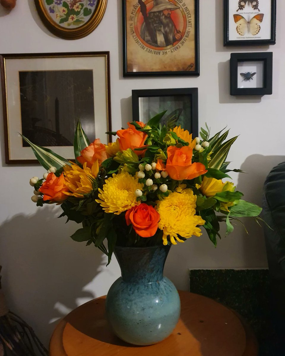 elvensunflower's tweet photo. I turn 30 tomorrow!
These arrived tonight from a friend and they are so pretty I've spent forever putting them in a vase with a huge smile on my face. 🌿🧡 https://t.co/HSNsiyStmx