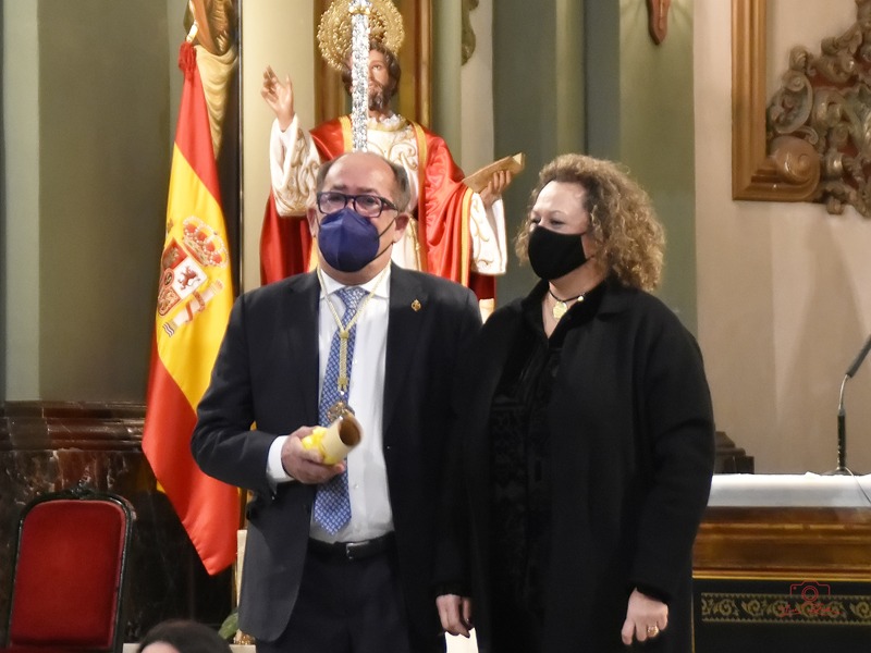 aparmagdalena's tweet photo. El presidente de nuestra #agrupación Julio Sarabia Ros, hizo entrega ayer del nombramiento de Madrina del #75Aniversario a  Dª @yolandaAPC, Presidenta de la #APC  y se rindió homenaje a #PolicíaPortuaria. 
@pdPerezCasanova ha sido el autor del cartel conmemorativo #75Aniversario https://t.co/v5W2XUDSmS