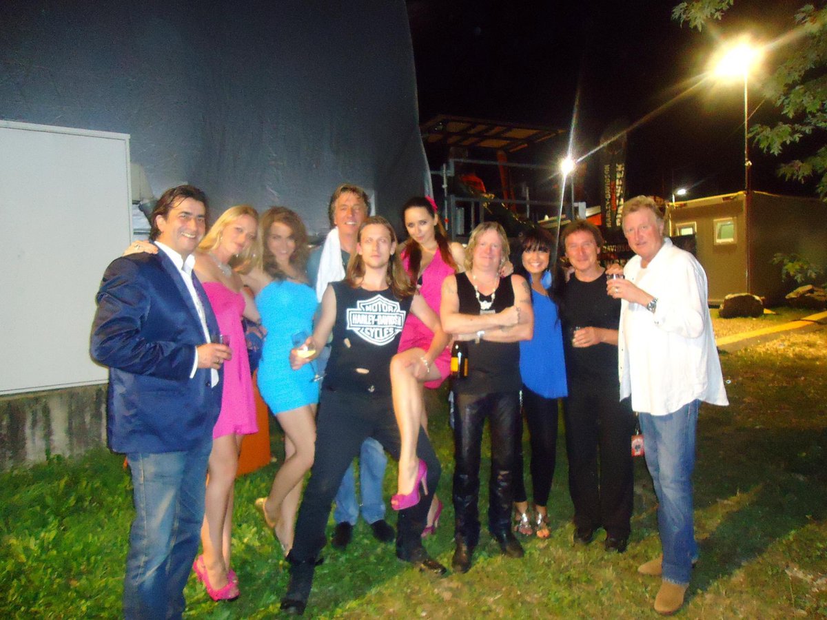 Blast from the past <a href="/harleydavidson/">Harley-Davidson</a> #FaakSee #Austria with <a href="/BucketCo/">Dave Bucket Colwell</a> <a href="/KenneyJones/">Kenney Jones</a> @JimStapley <a href="/HighOnHeelsUK/">High On Heels</a> 🏍 #harleydavidson