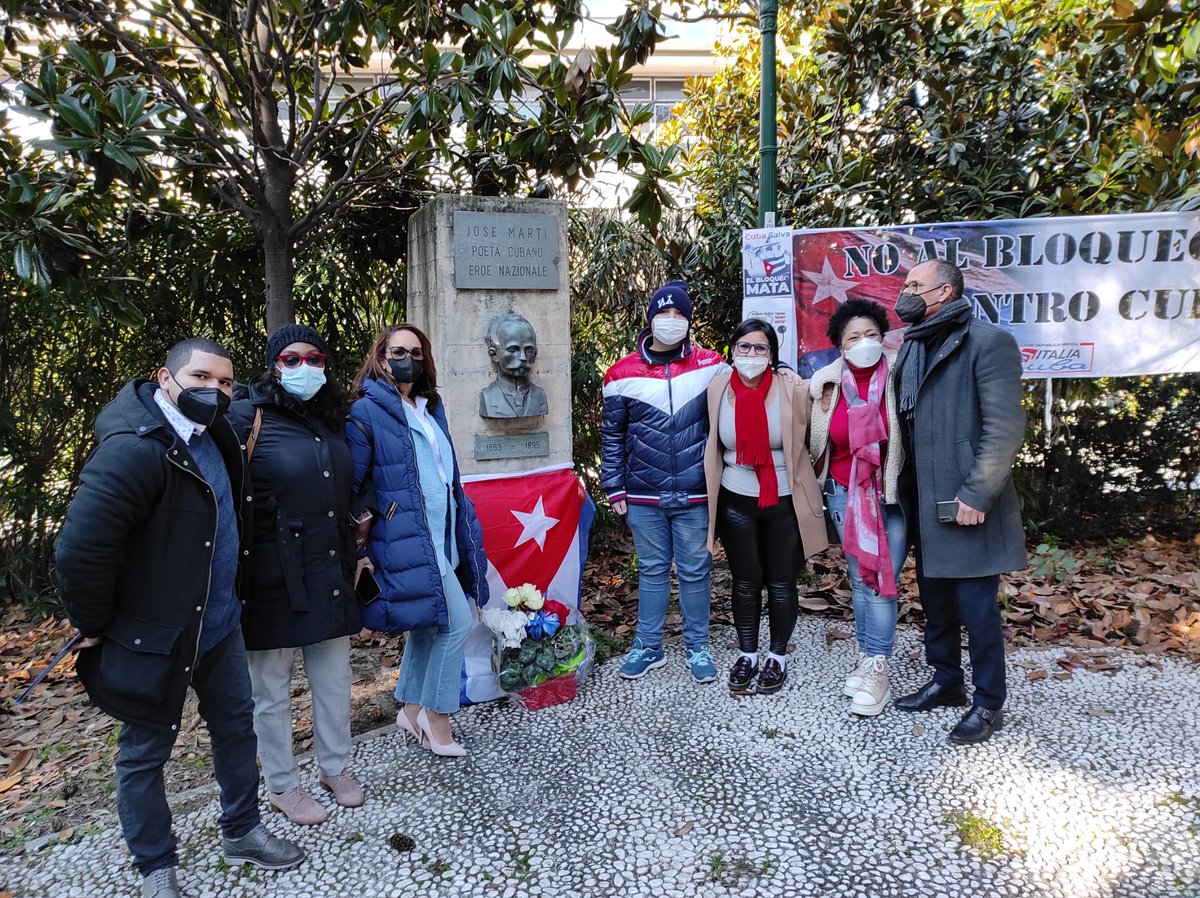 glezllanio's tweet photo. Ayer #28enero rendimos merecido homenaje en #Génova  a nuestro Héroe Nacional en el 169 aniversario de su natalicio, junto a amigos solidarios de Cuba y compatriotas residentes en #Italia. #MartiVive https://t.co/e7uaLad3Rl
