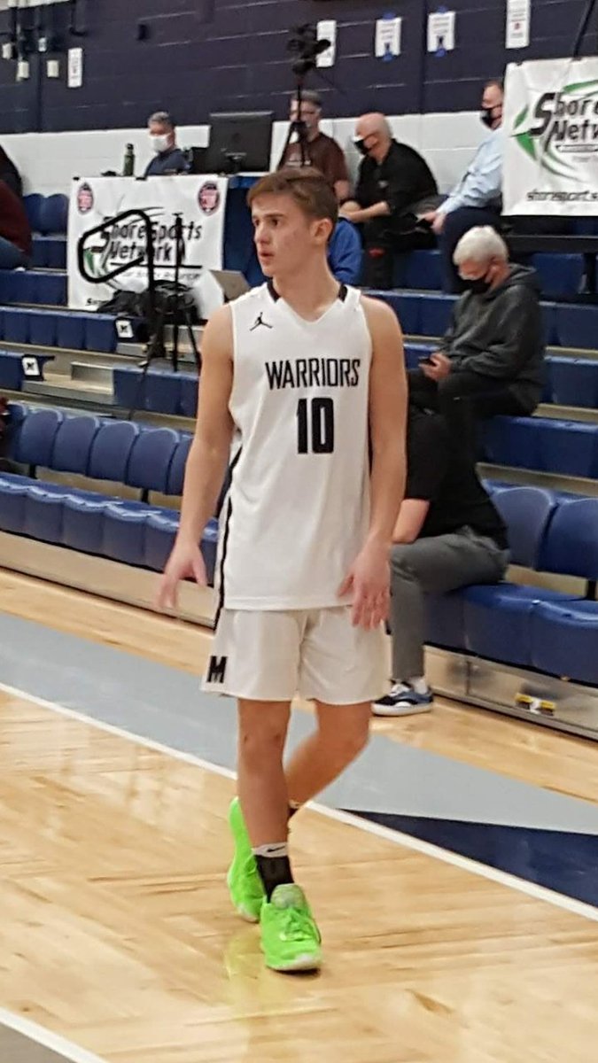 rayteodora1's tweet photo. Looks like I may have to clear my Monday evening for @rc_basketball hosting @squancoachb at the @RCLionsDen.
Wish I could have seen @BenRoy0  this season compete once again! #ShoreLegend @RioUniversity 

📸Flashback to the '21 @SquanAthletics (12-0) perfect championship season! https://t.co/7GelzyRTdQ