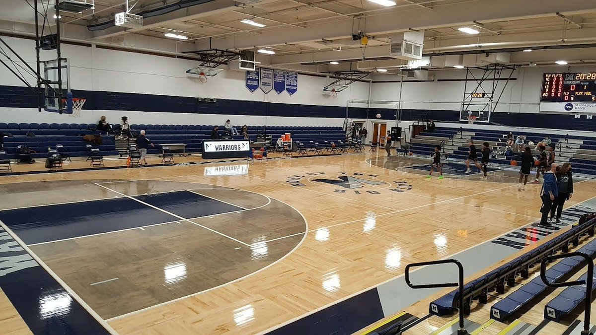 rayteodora1's tweet photo. Looks like I may have to clear my Monday evening for @rc_basketball hosting @squancoachb at the @RCLionsDen.
Wish I could have seen @BenRoy0  this season compete once again! #ShoreLegend @RioUniversity 

📸Flashback to the '21 @SquanAthletics (12-0) perfect championship season! https://t.co/7GelzyRTdQ