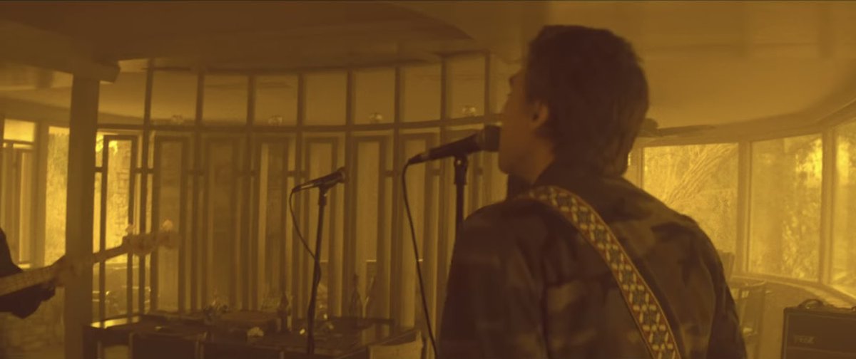 nadiaanis714's tweet photo. Euphoria s2ep1 was filmed at @christobowman’s parents’ house- the same house used for the @badsuns Cardiac Arrest music video!! https://t.co/jhfFludWtC