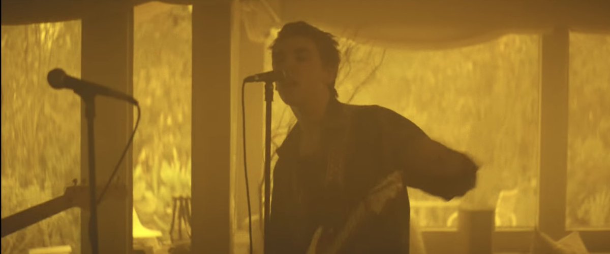nadiaanis714's tweet photo. Euphoria s2ep1 was filmed at @christobowman’s parents’ house- the same house used for the @badsuns Cardiac Arrest music video!! https://t.co/jhfFludWtC