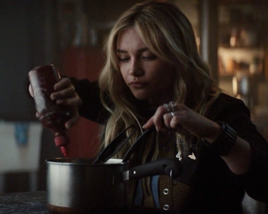 mac and cheese + sriracha is actually so good. thank you, yelena