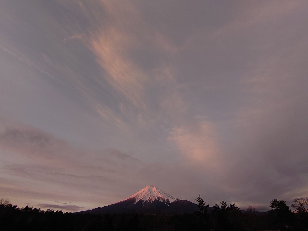 2022/1/30 今朝の富士山 曇天 朝日を浴びる😀 気温 -5度