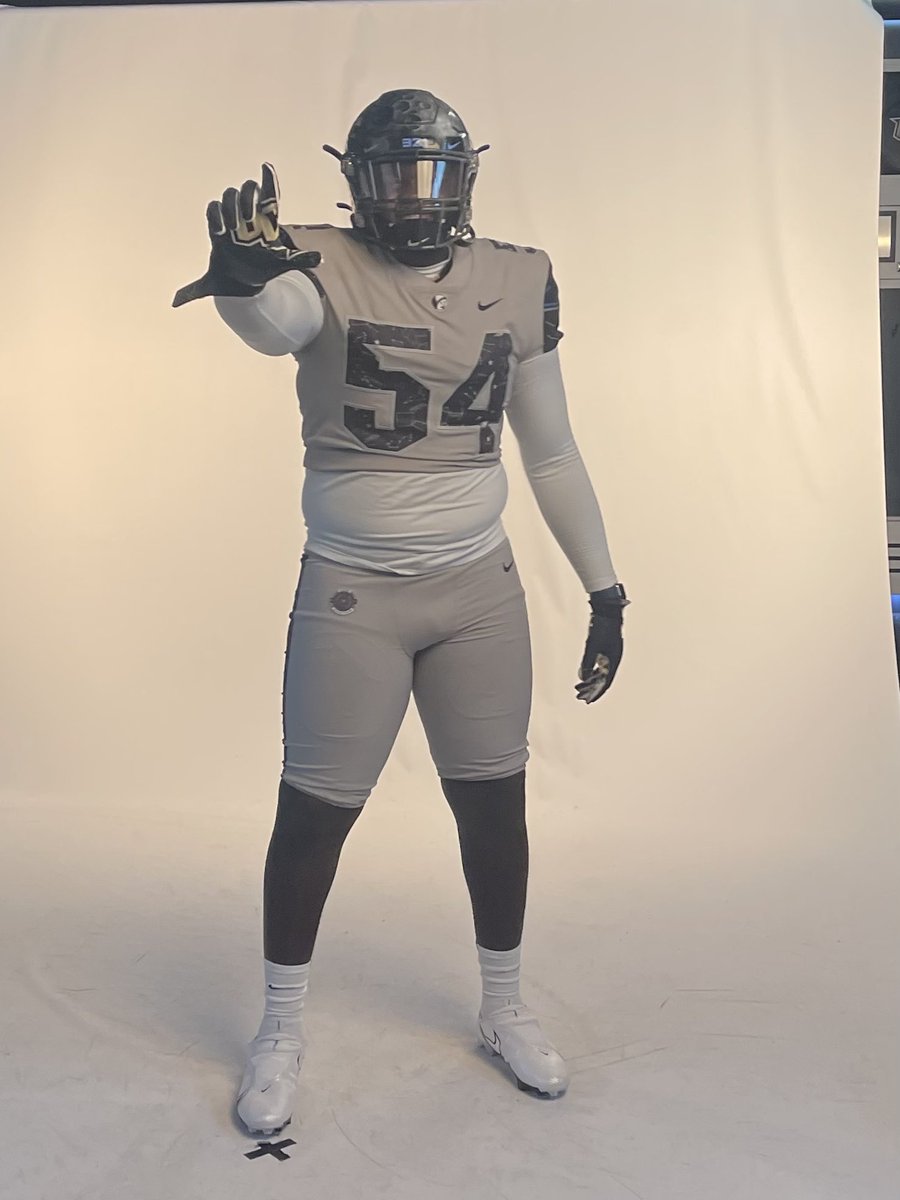 Had a(n) amazing time <a href="/UCF_Football/">UCF Football</a> got a chance to chill with a great coaching staff #Chargeon #GoKnights <a href="/T_WILL4REAL/">Coach T-Will</a>  <a href="/CoachGusMalzahn/">Coach Gus Malzahn</a> @ColeHeard_UCF  <a href="/Coach_Martin95/">Coach Kenny Martin</a>