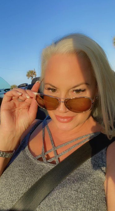 NEW HOT VIDEO ABOUT TO DROP IN DMs!!!  Go to https://t.co/OuxYP0dcJQ to join at 50% OFF RIGHT NOW!  Sale