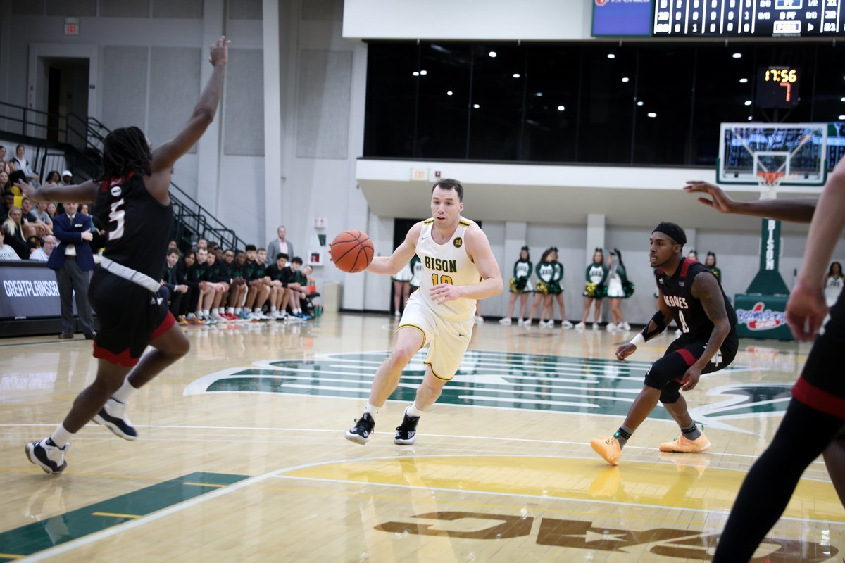 OBU_MBBall's tweet photo. We see no difference https://t.co/yh9FoKMZYM